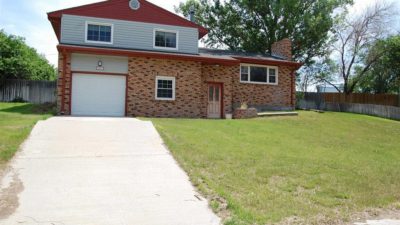 3432 sq ft, large yard, views Torrington WY